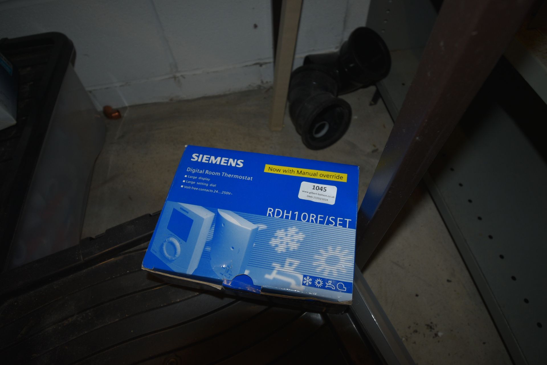 *Siemens RDH10RF Thermostat (Location: 64 King Edward St, Grimsby, DN31 3JP, Viewing Tuesday 26th,