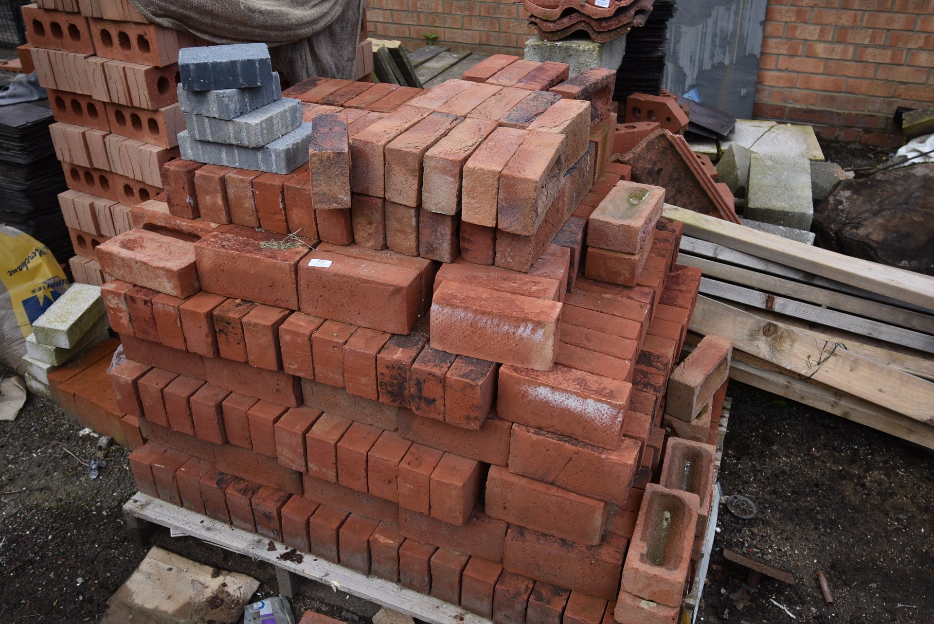 *Part Packs of Faced Building Bricks (Location: 64 King Edward St, Grimsby, DN31 3JP, Viewing