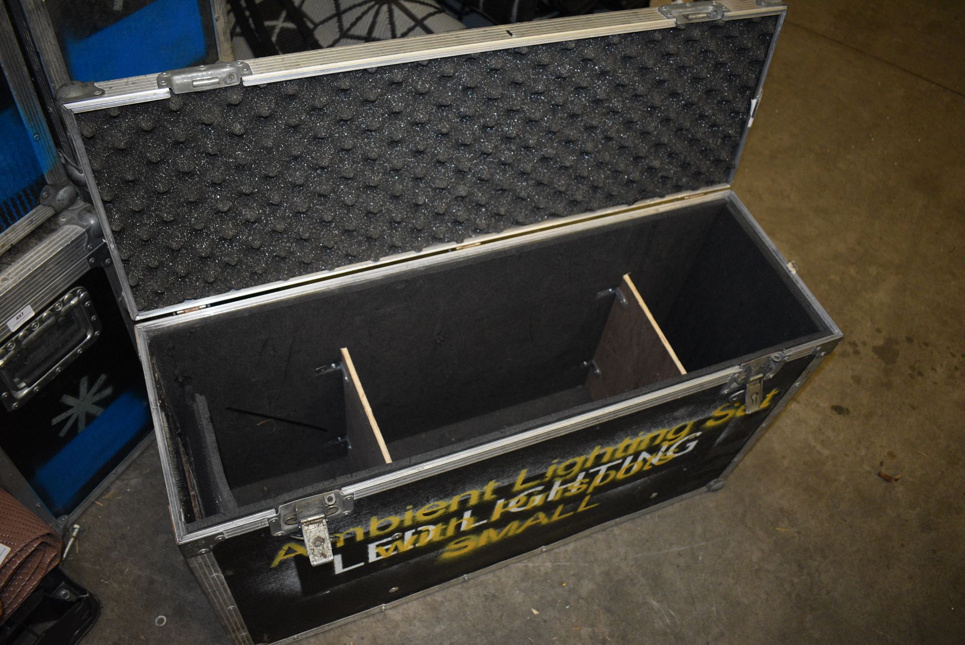 *Heavy Duty Flight Case with Hinged Lid 95x31x57cm with Two Internal Divisions - Image 2 of 2