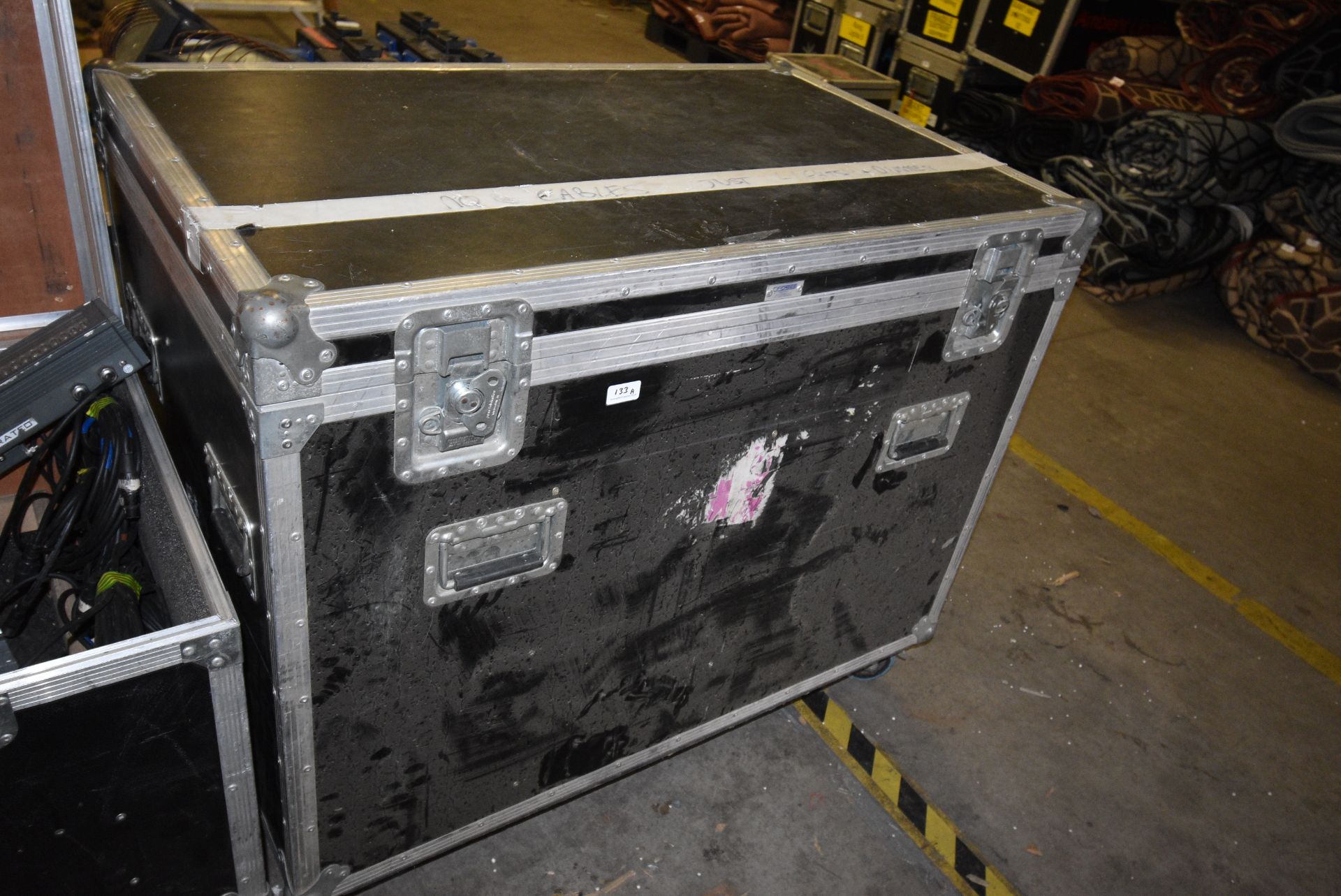 *Heavy Duty Flight Case on Wheels with Hinged Lid, Subdivided 107x67x92cm