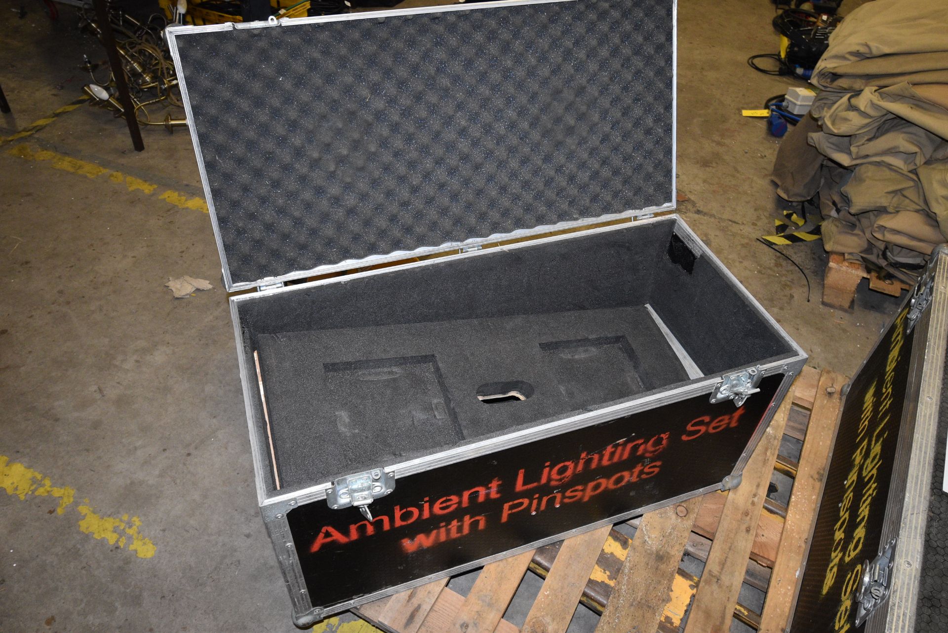 *Heavy Duty Aluminium Flight Case with Hinged Lid 94x45x46cm