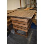 *Square Poser Table