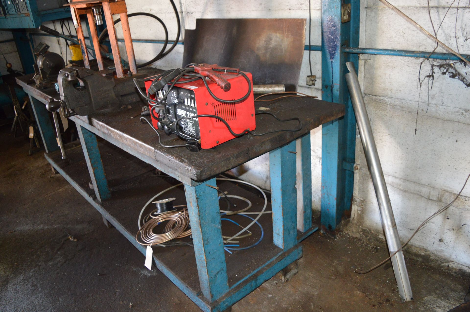 Workbench 268x88cm x 92cm tall with Samsonia 6” Vice (contents not included) - Image 2 of 3