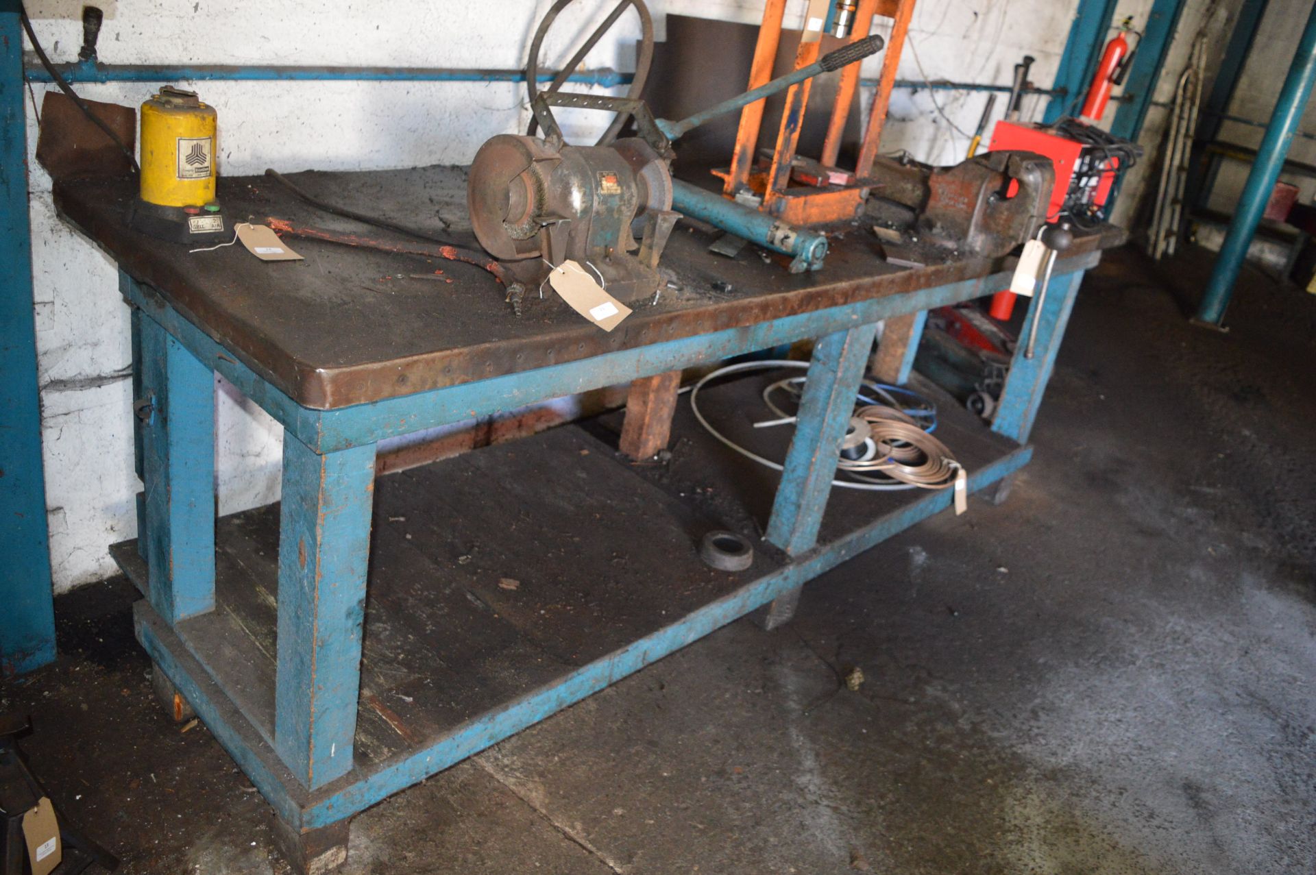 Workbench 268x88cm x 92cm tall with Samsonia 6” Vice (contents not included)