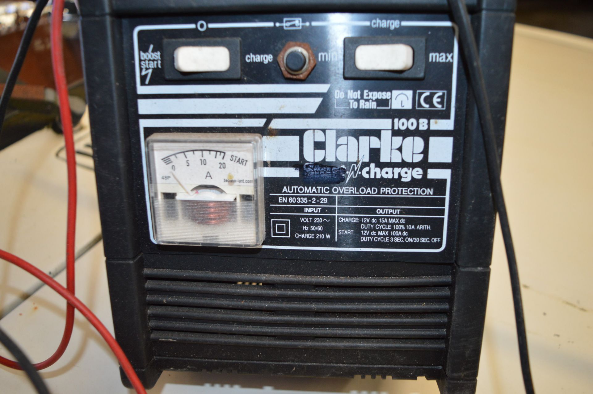 Battery Charger - Image 2 of 3