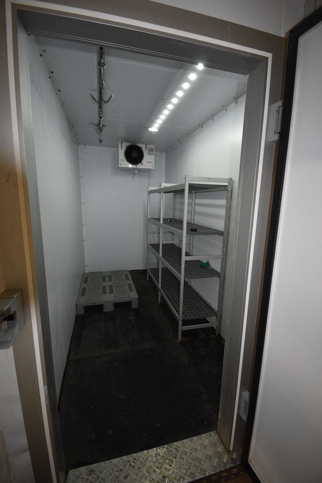 Portiso Walk-In Cold Room with Eliwell Coal Face Control Unit, and Aluminium Rack (external - Bild 3 aus 4