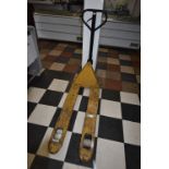 550x1100 Pallet Truck