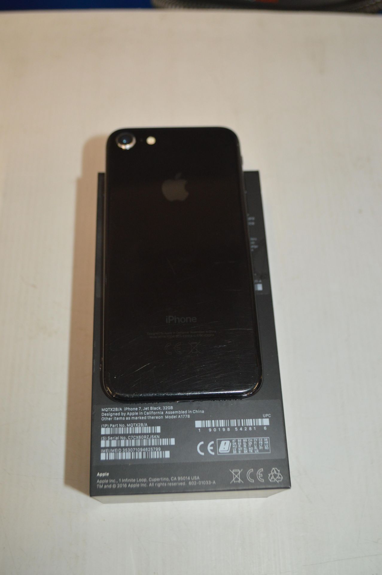iPhone 7 in Black (no cables) - Image 3 of 3