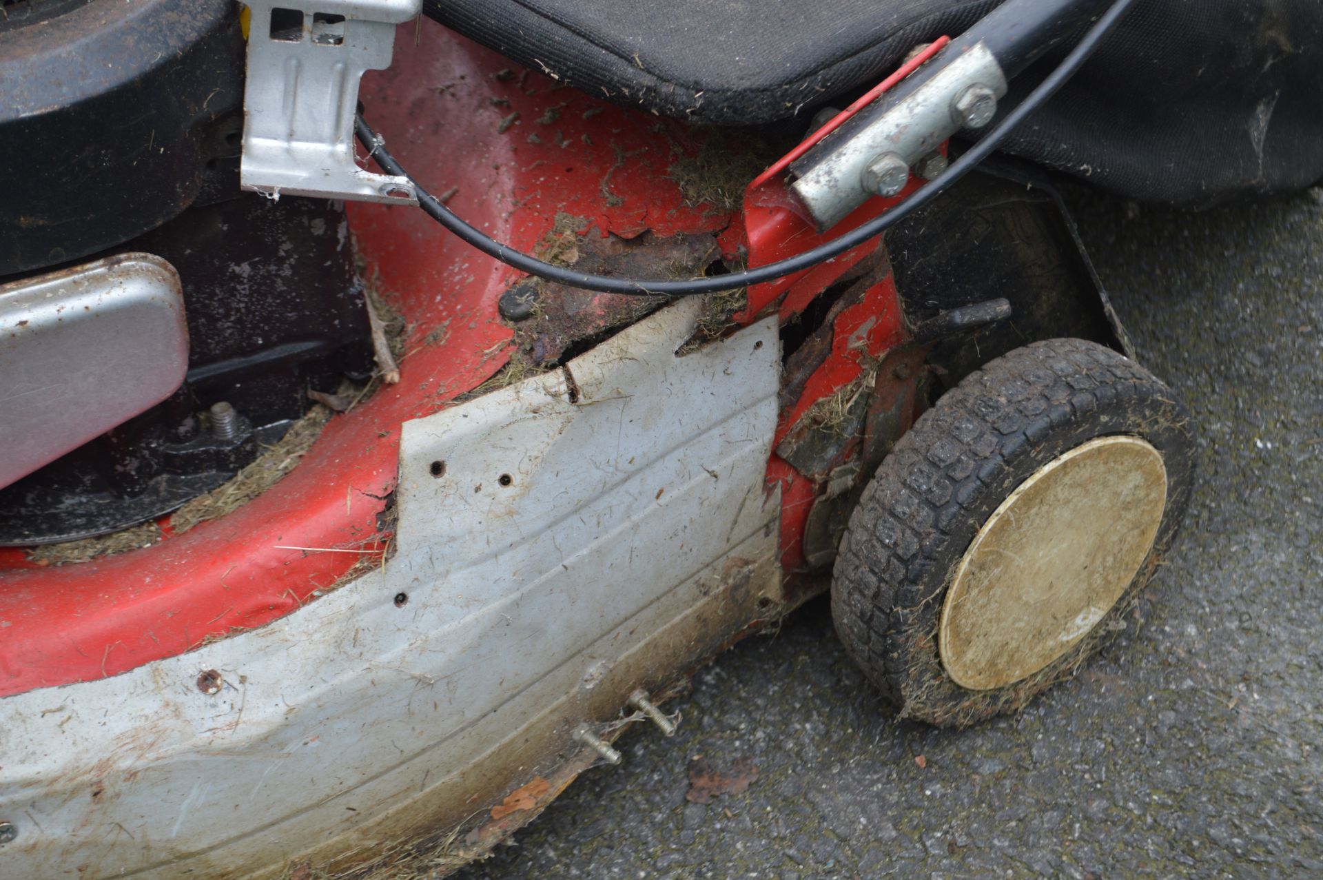 Briggs & Stratton Omega 42cm Petrol Lawnmower - Image 2 of 2