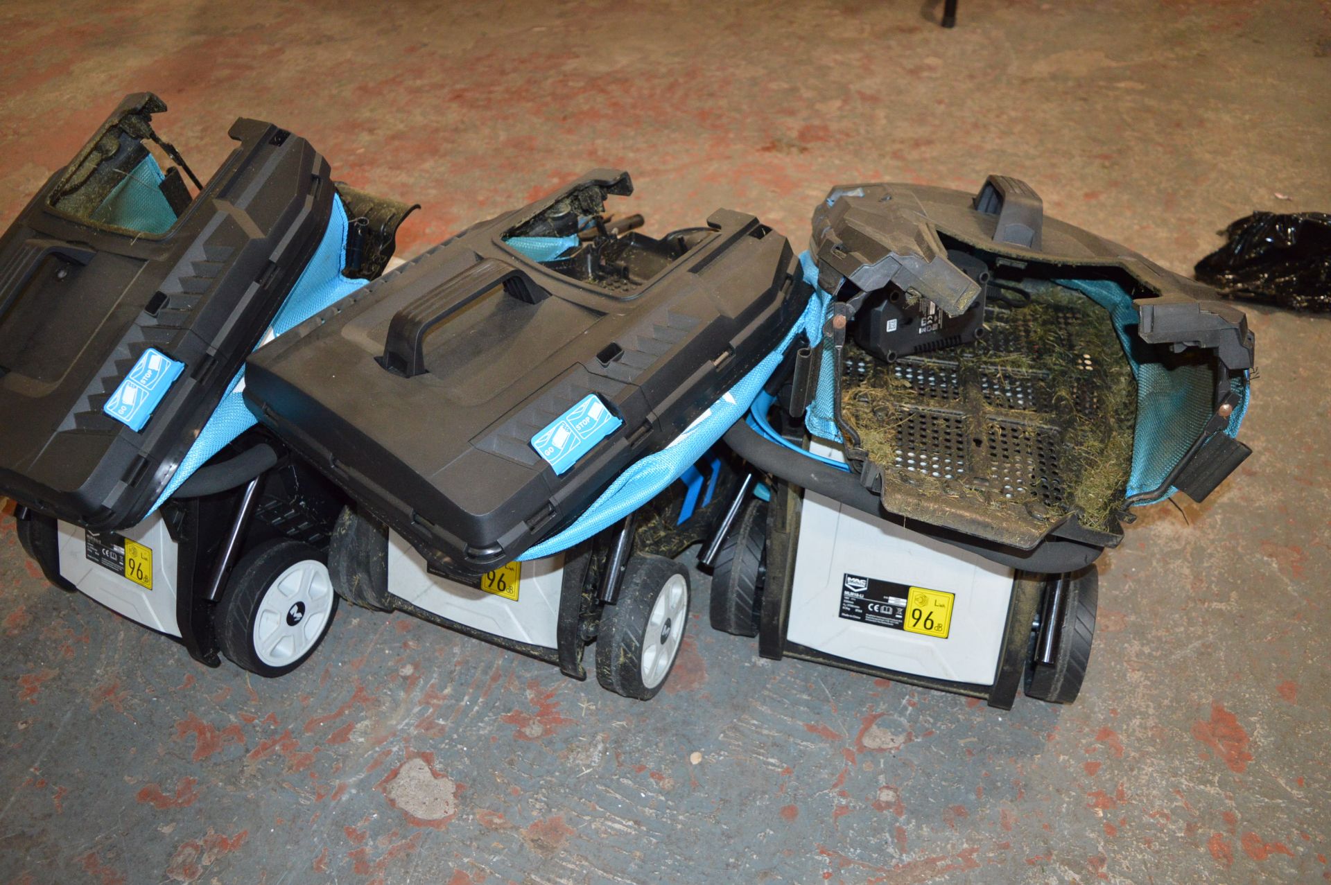 *Three Mac Allister Battery Operated Lawnmower - Bild 2 aus 3