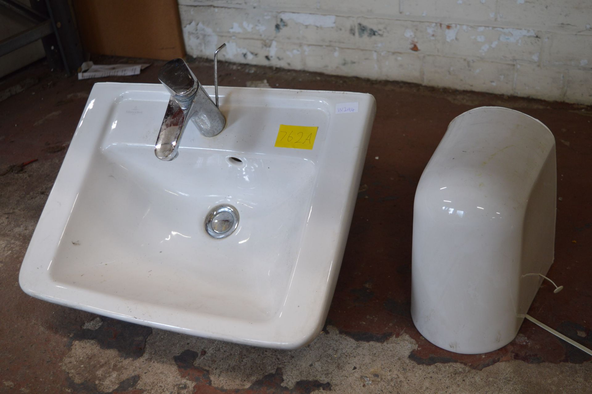 White Ceramic Basin/Sink