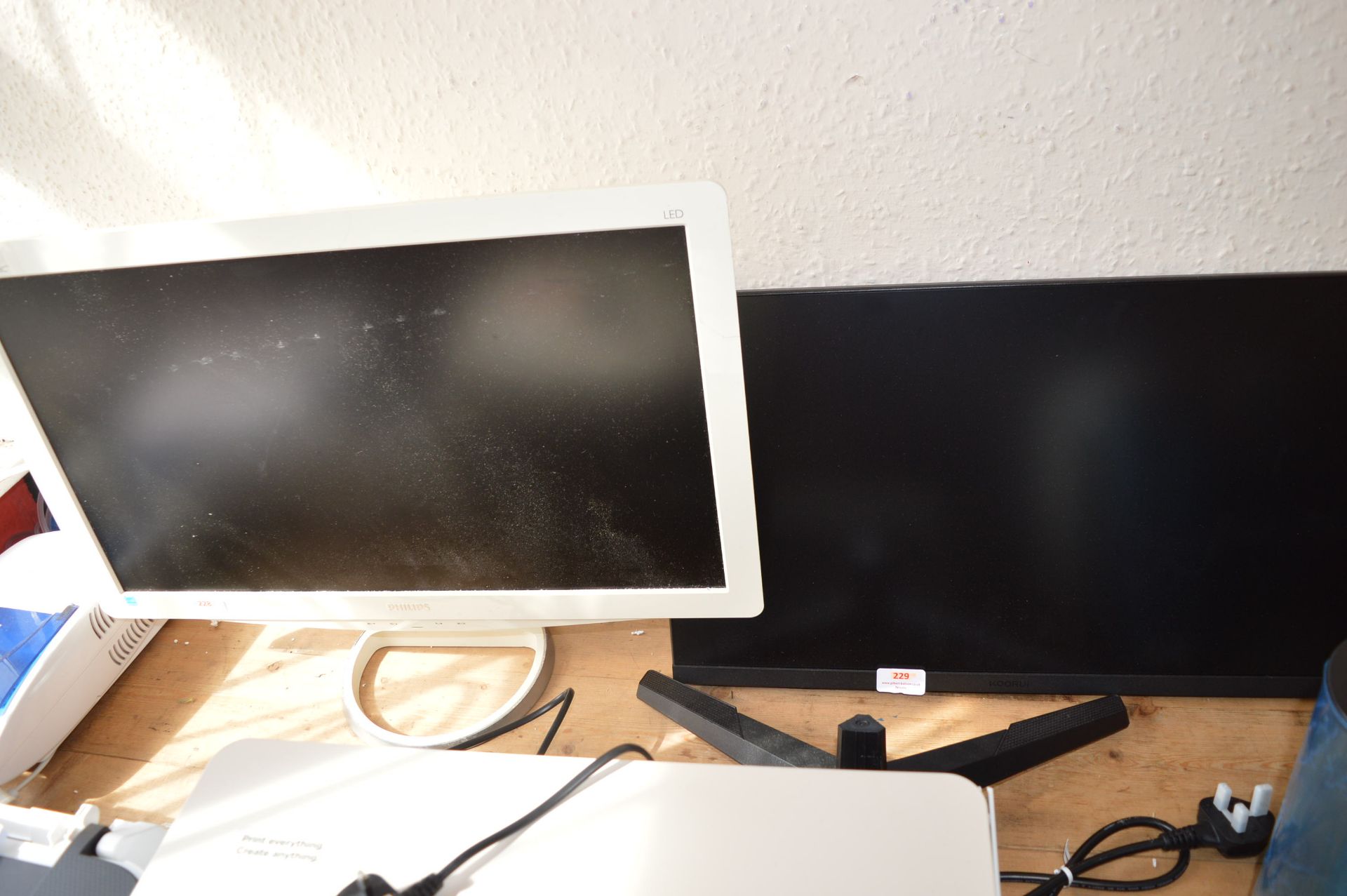 *Two Printers, and Two Monitors - Bild 2 aus 3