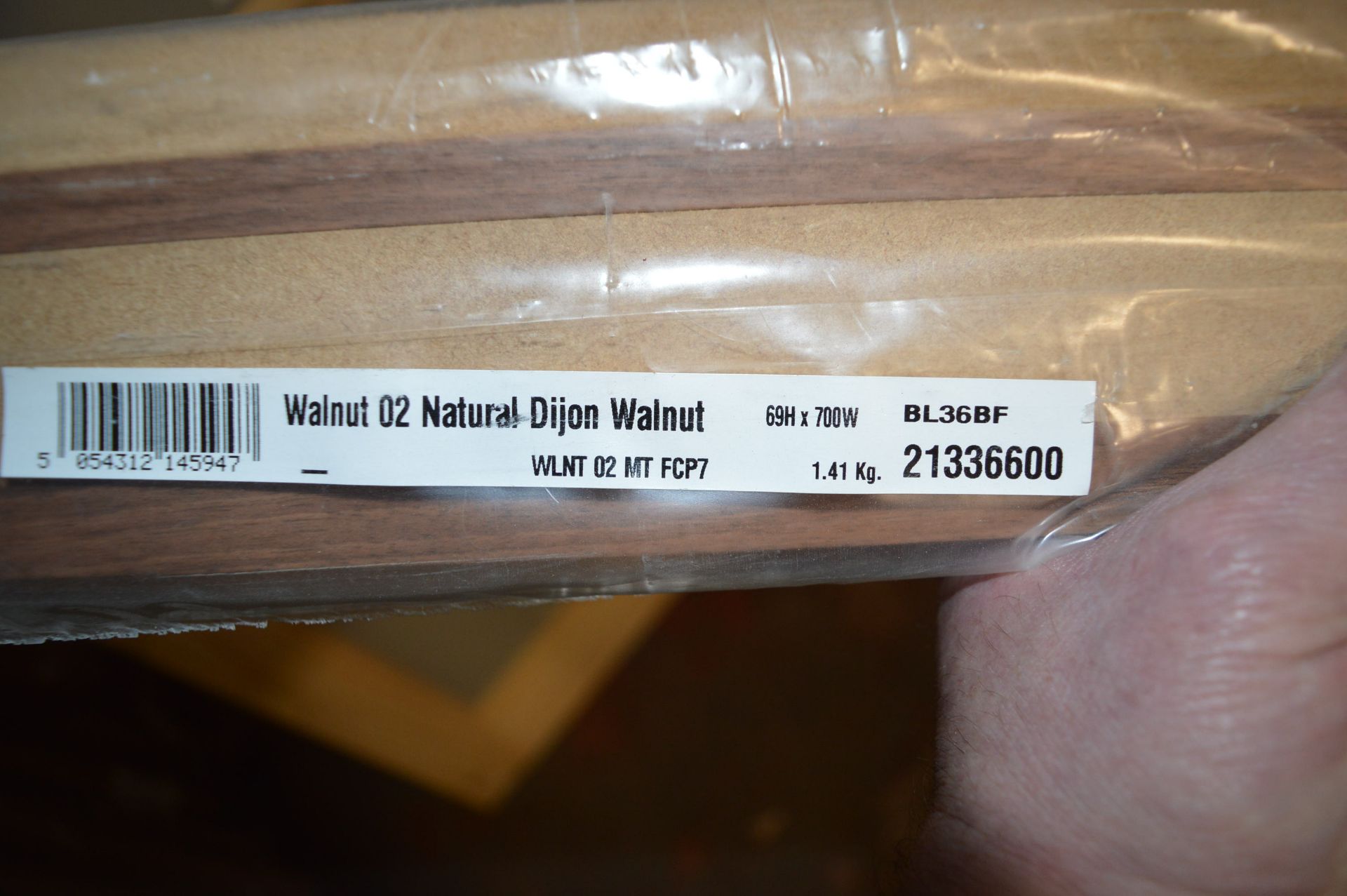 ~30 Natural Dijon Walnut Corner Posts 700x690mm - Image 2 of 3