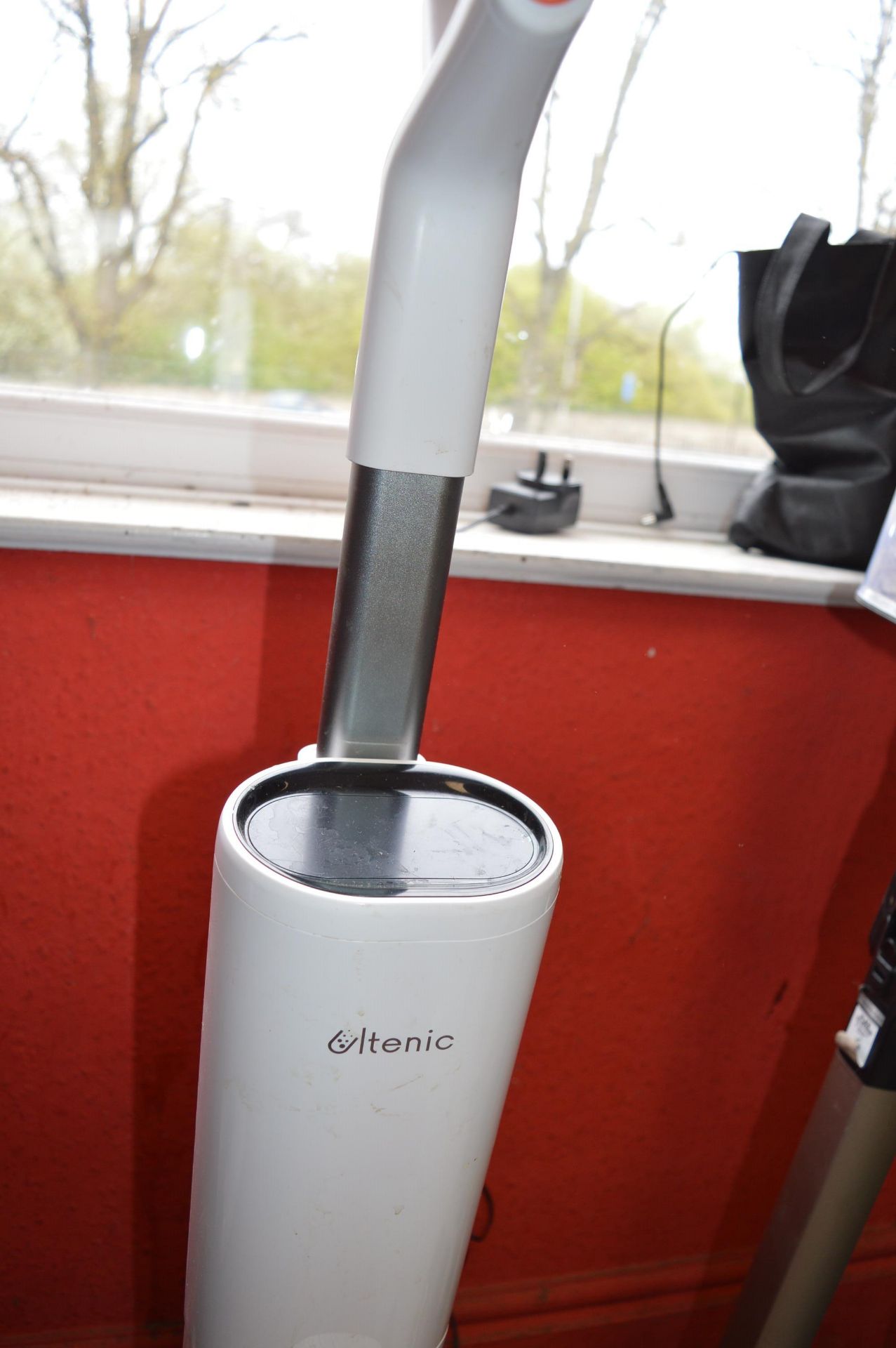 *Ultenic Master Clean Vacuum Cleaner - Image 2 of 2