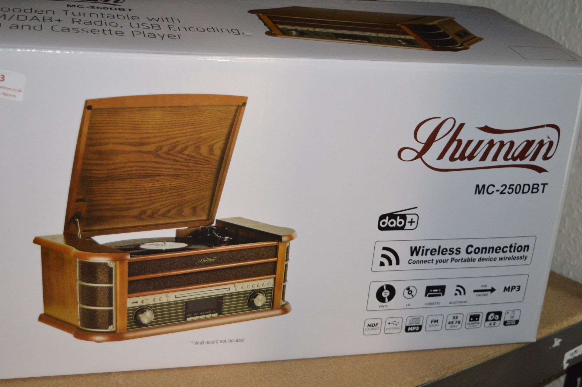 *Wood Turntable with FN/DAB Radio, USB, CD, and Cassette Player