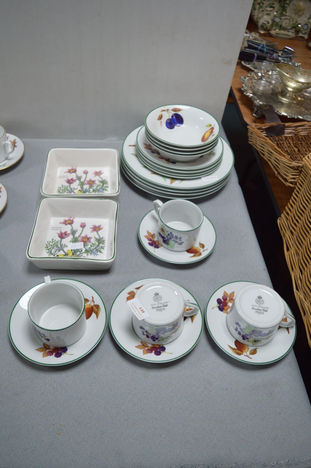 Roya Worcester Evesham Veil Pattern Tableware etc.