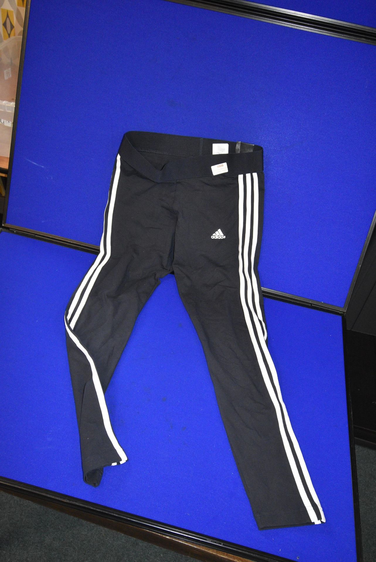 *Addidas Leggings Size: M