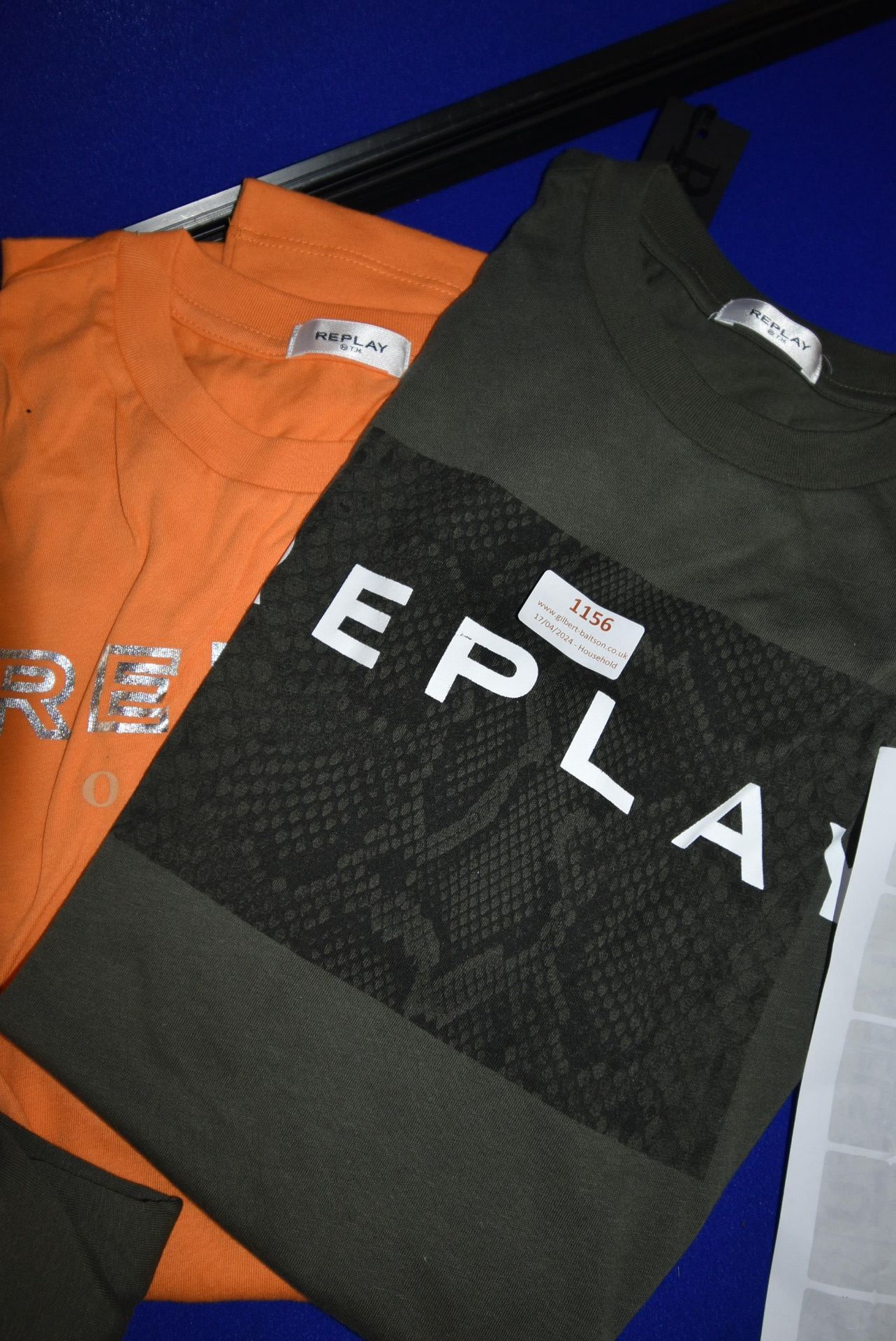 *Two Replay T-Shirts Size: M (1x orange, 1x khaki)