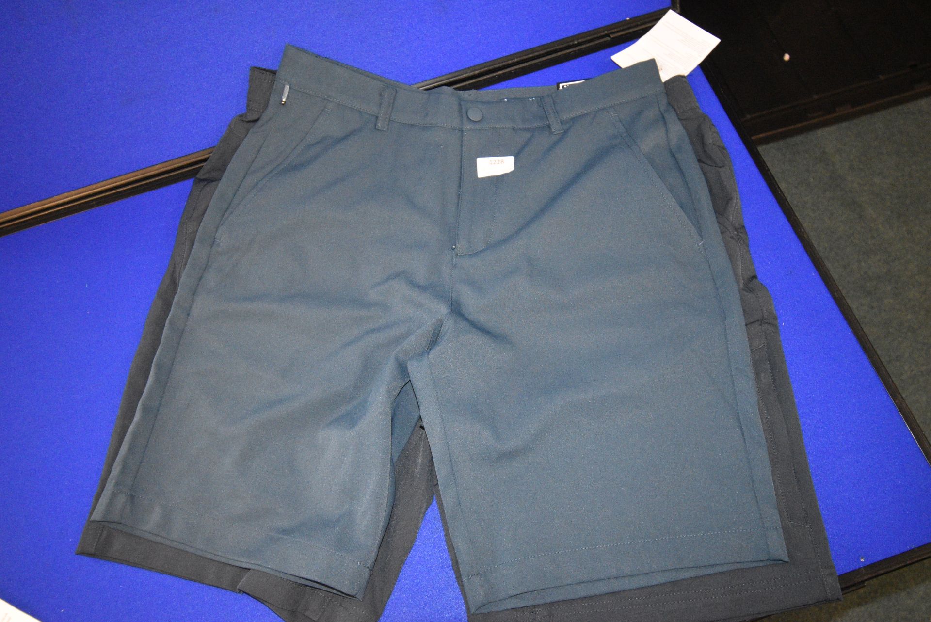 *Kirkland Signature Gent’s Shorts in Blue Size: 32