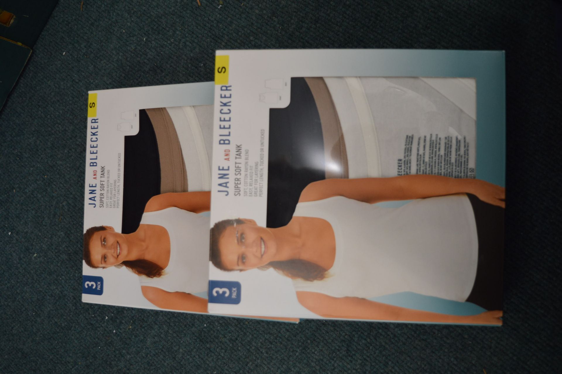 *Two 3pks of Jane & Bleaker Lady's Vest Size: S