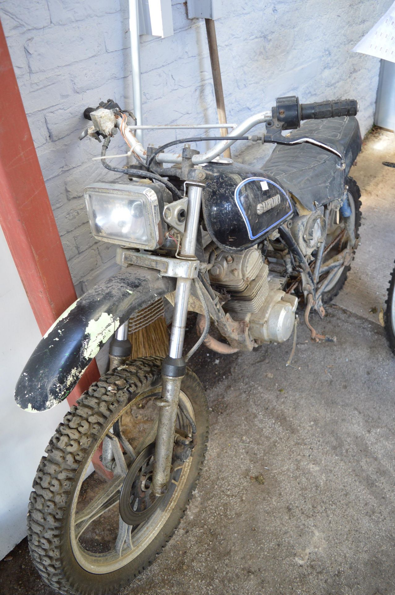 Suzuki Offroad Motorbike (requires restoration) - Bild 3 aus 3