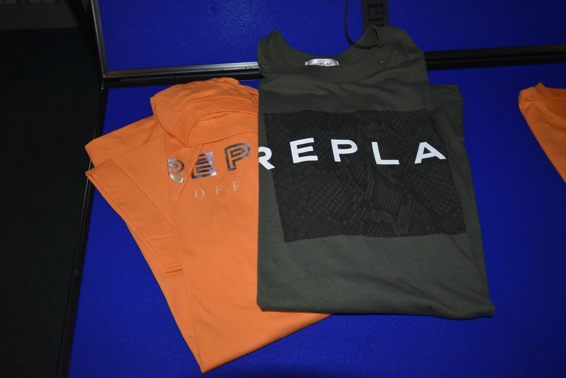 *Two Replay T-Shirts Size: S (1x orange, 1x khaki)