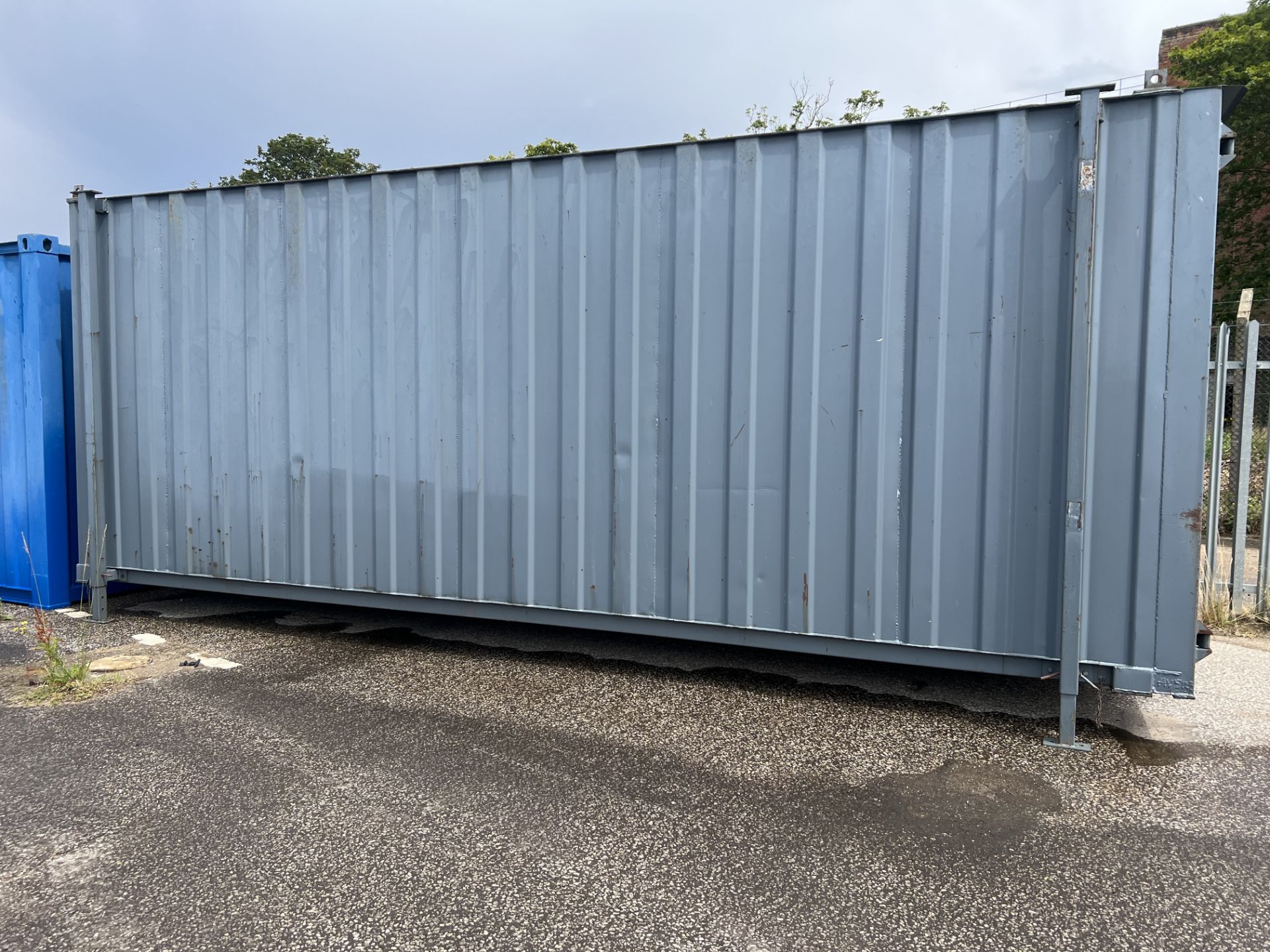 20ft Container on jack legs with Racking