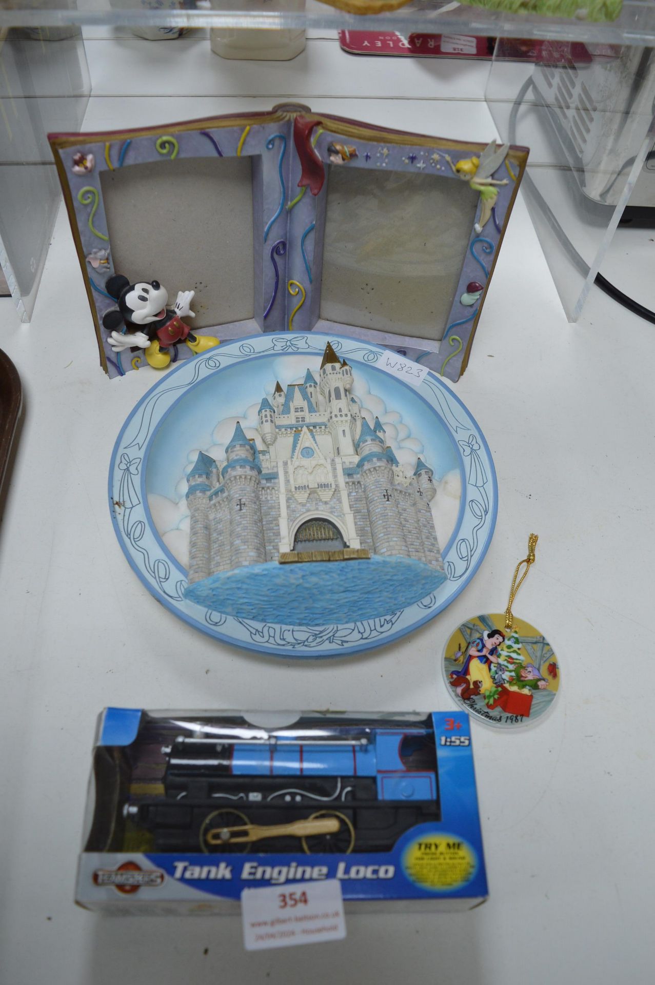 Walt Disney Cinderella Castle Plate, plus Photo Fr