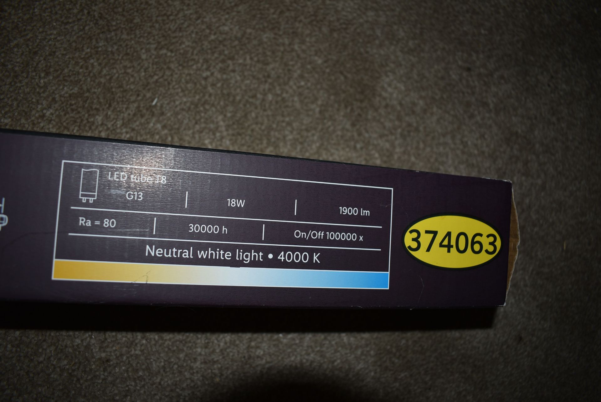 LED Moisture Proof Light 128.5cm long 4000K - Image 3 of 3