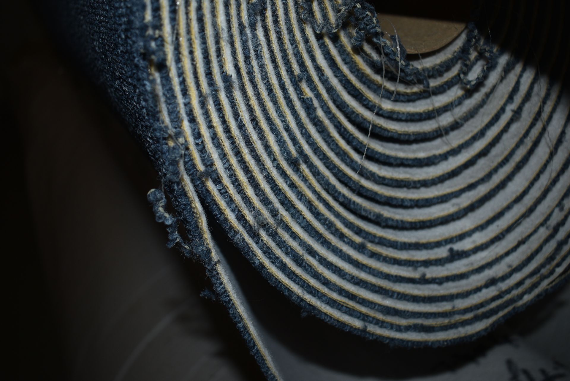 4ft wide Roll of Blue Denim Effect Carpet - Image 2 of 2