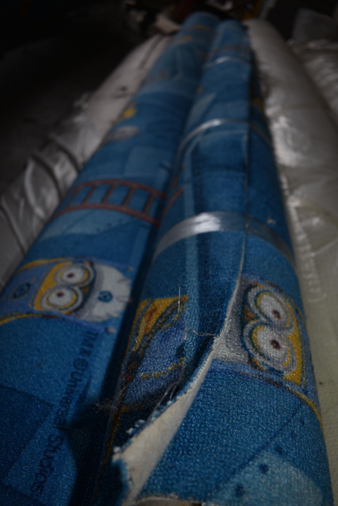 4m wide Roll of Minions Blue Carpet plus Offcut - Image 2 of 2