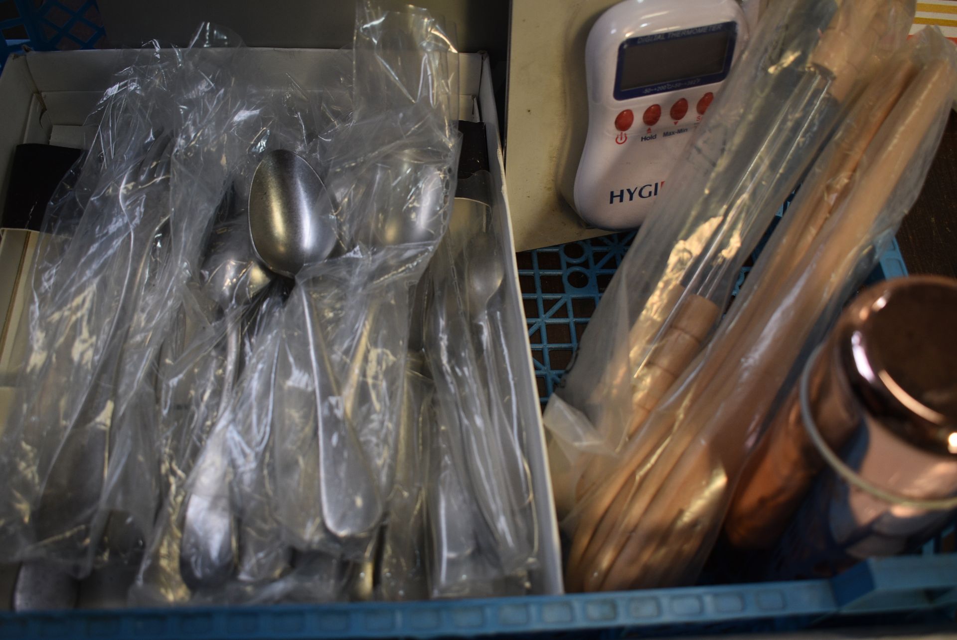 Various Kitchen Items Including Thermometer Probe, Barbecue Tool Set, Utensils, and Cutlery - Image 3 of 3
