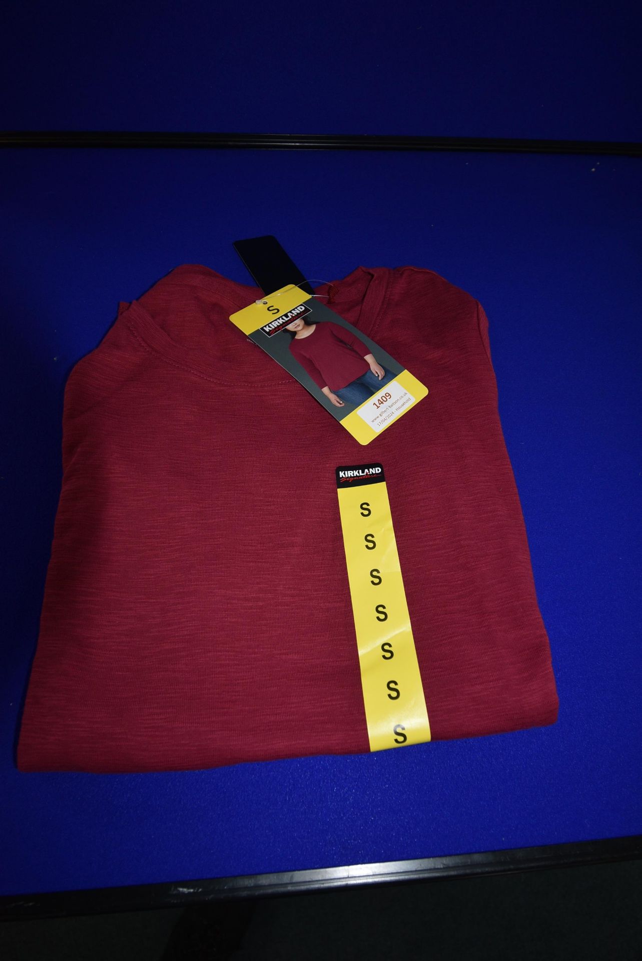 *Kirkland Signature Lady’s Long Sleeve Top in Red Size: S