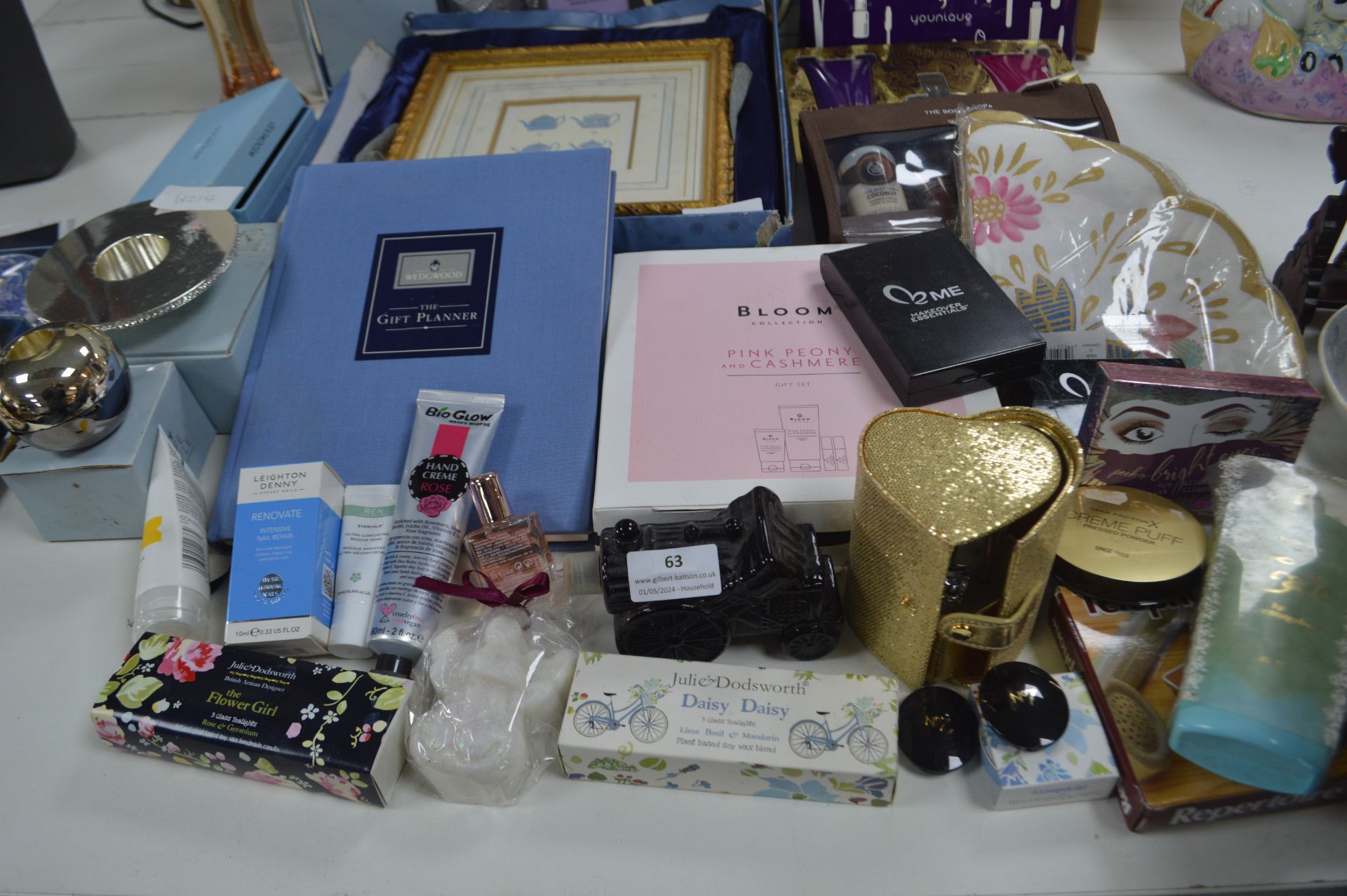 Giftsets and Toiletries, etc. - Image 2 of 3