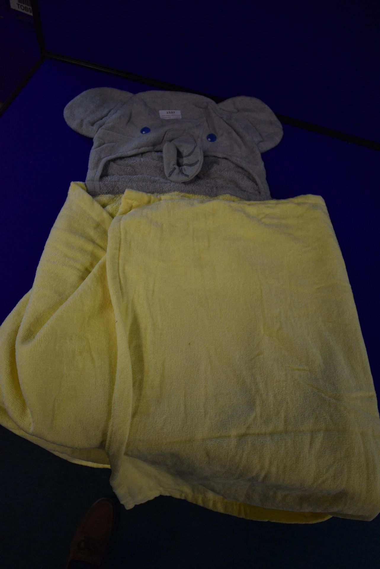 *Elephant Children’s Hooded Wraparound Towel