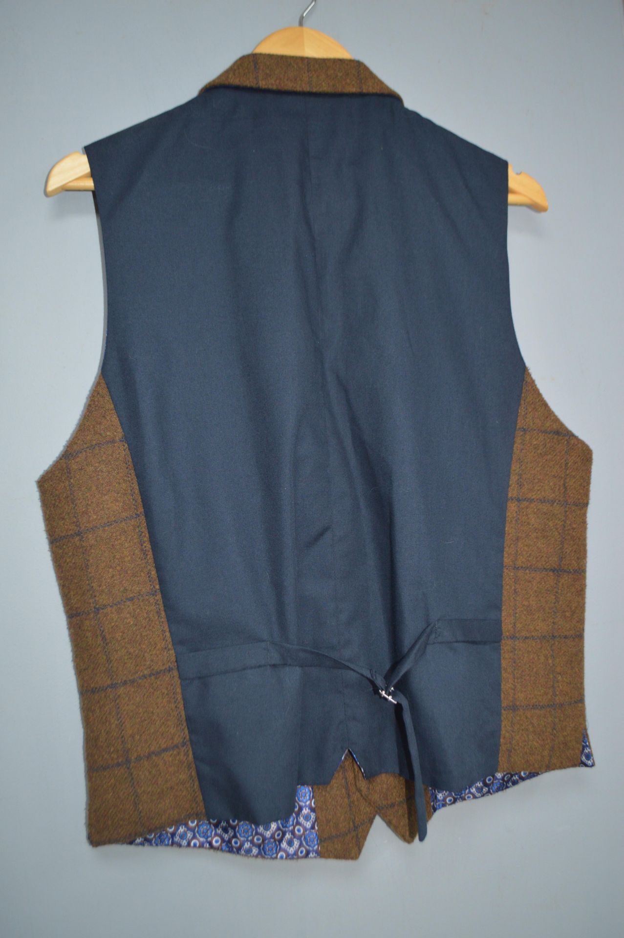 Cavani Gent's Tweed Waistcoat Size: 42" Chest - Image 2 of 2