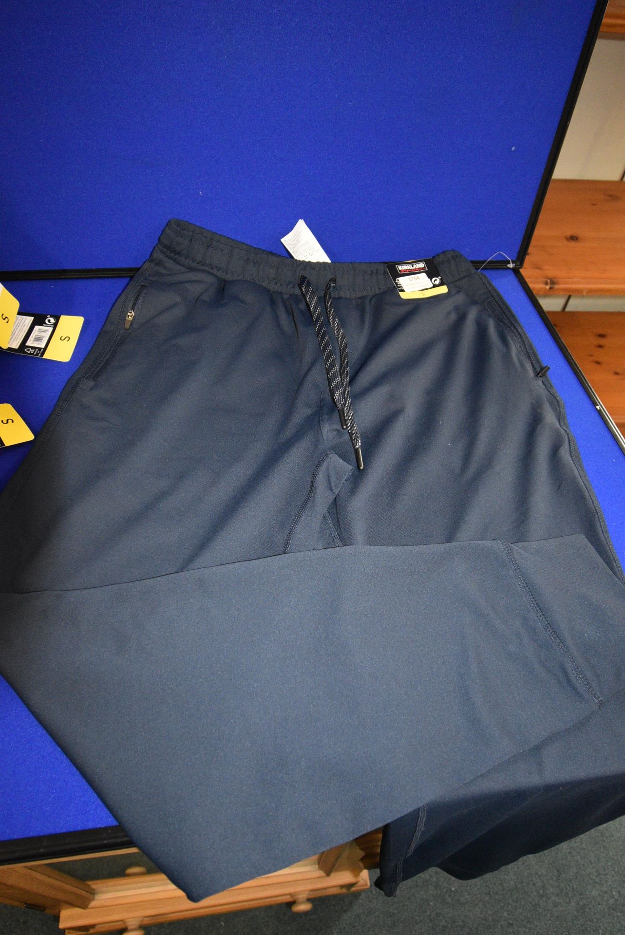 *Kirkland Signature Gent’s Joggers Size: S