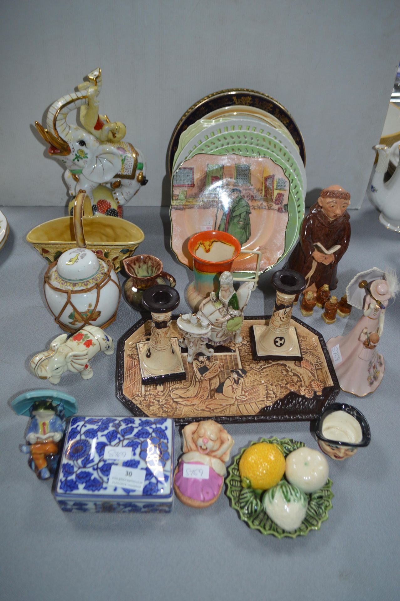 Decorative Pottery Items Including Royal Doulton e