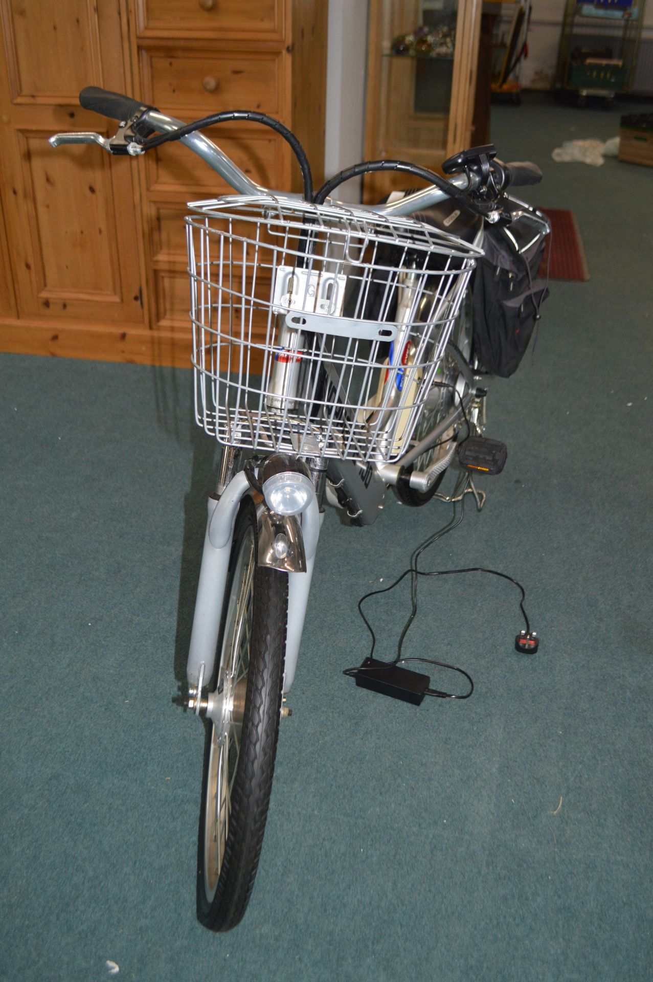 Powabyke Shopper E100 Electric Bicycle with Charge - Image 2 of 2