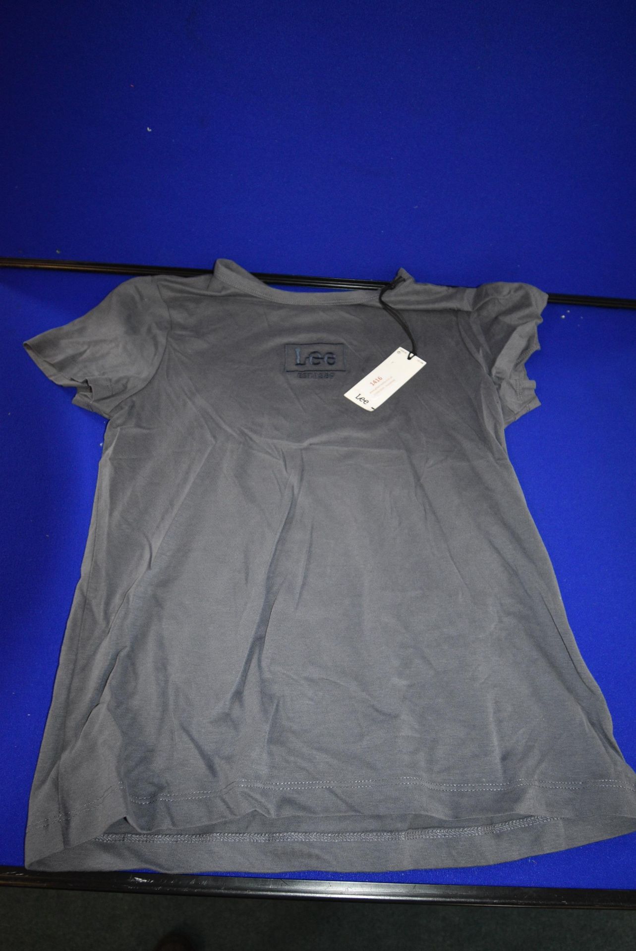 *Lee Grey T-Shirt Size: M