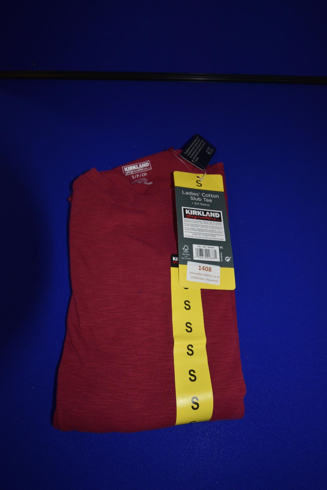*Kirkland Signature Lady’s Long Sleeve Top in Red Size: S