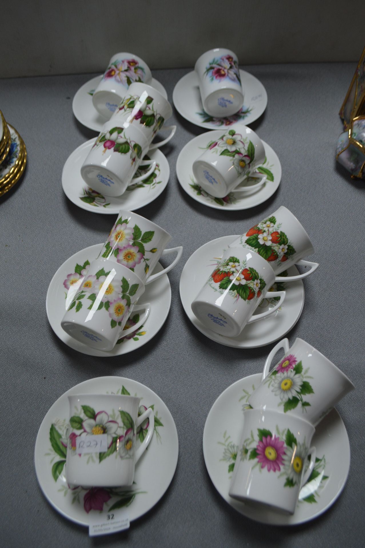 Elizabethan Coffee Cups & Saucers 20+pcs