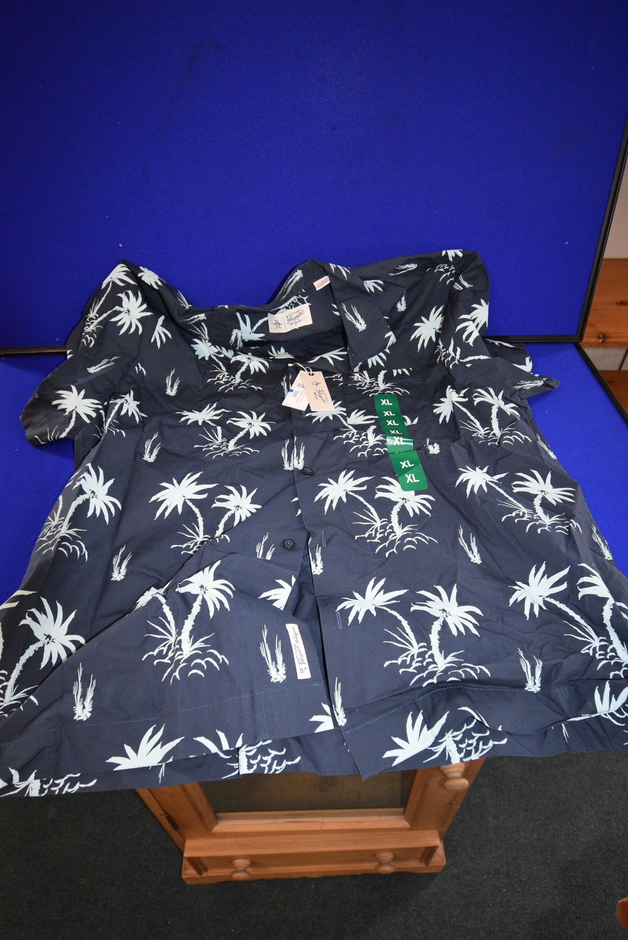 *Penguin Hawaiian Style Shirt Size: XL