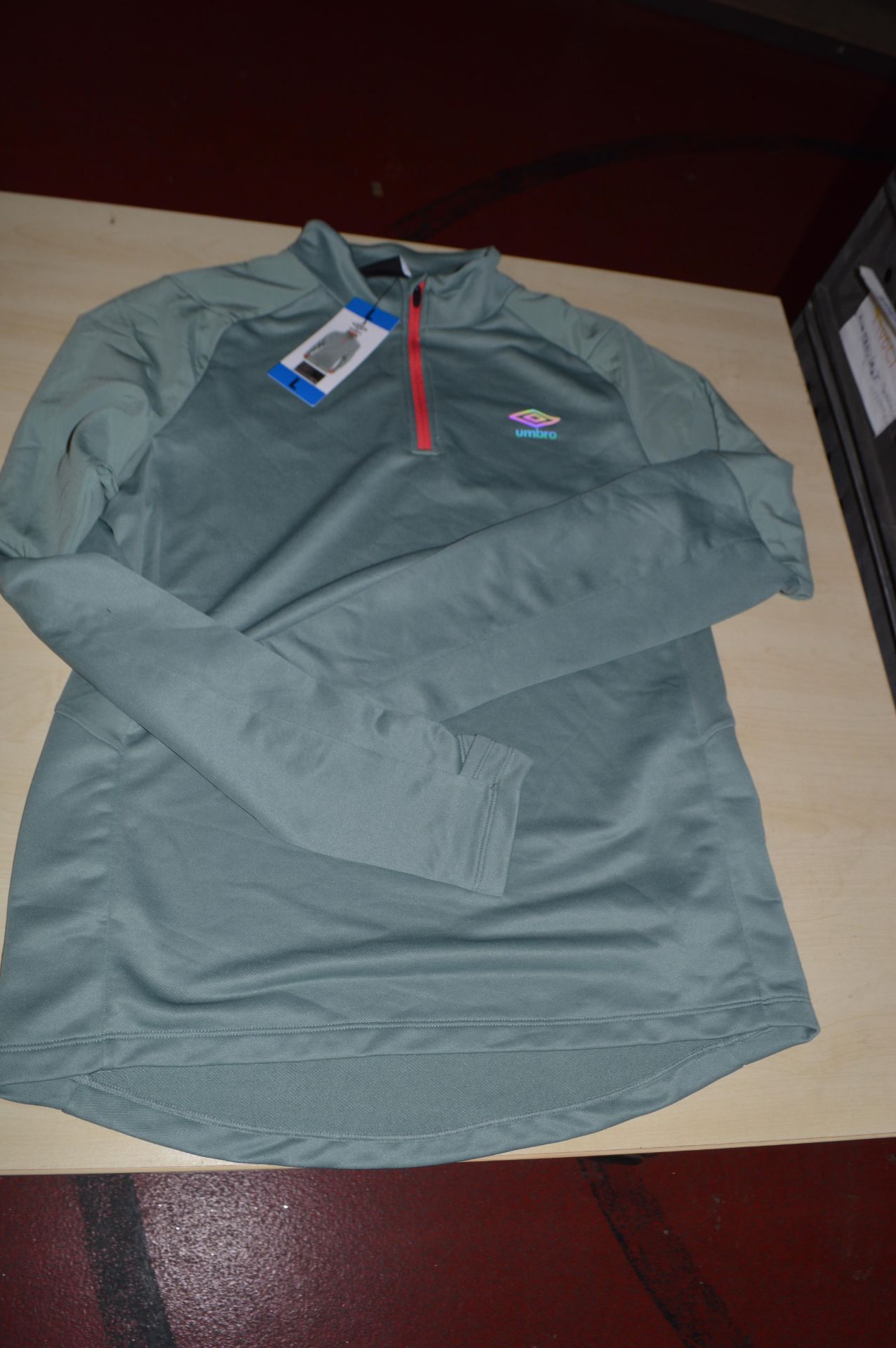 *Umbro Half-Zip Sports Top in Green Size: L