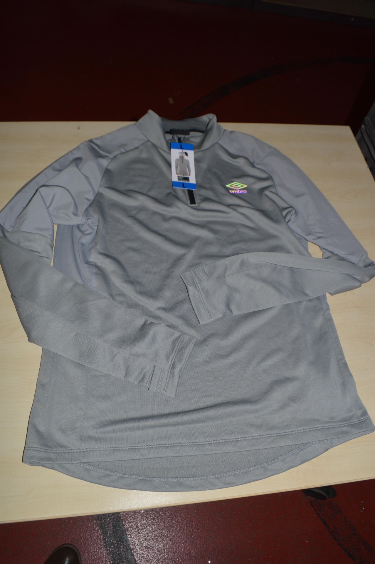 *Umbro Half-Zip Sports Top in Grey Size: L