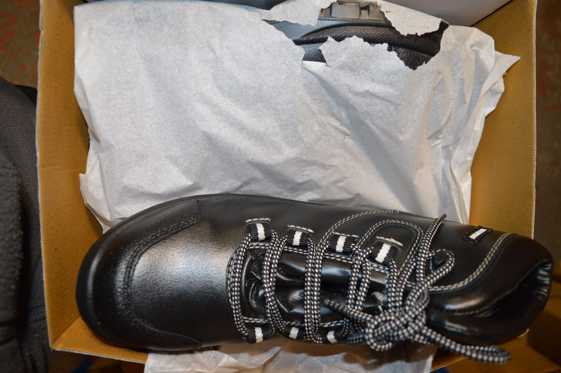 Waterproof Composite Hiker Boots Size: 8 - Image 2 of 2