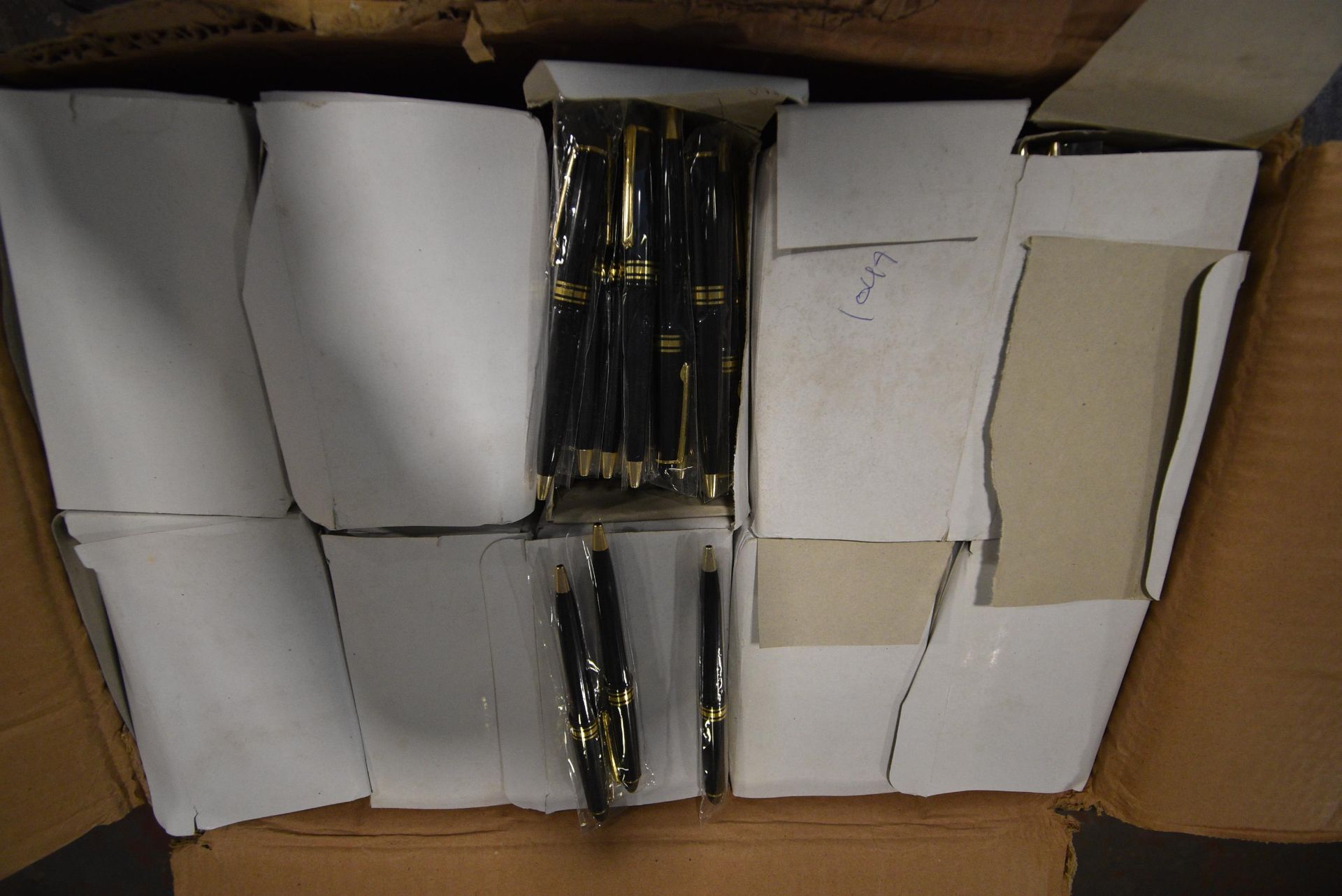 Box of ~1000 Pens