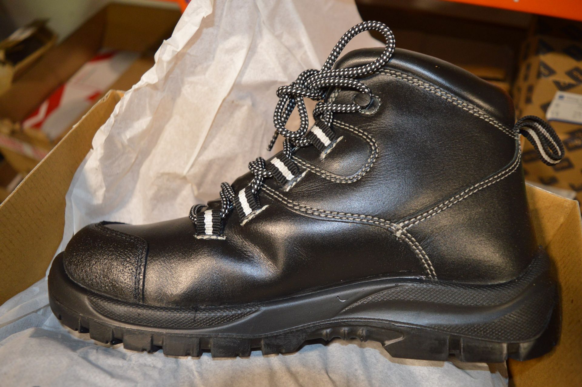 Waterproof Composite Hiker Boots Size: 8