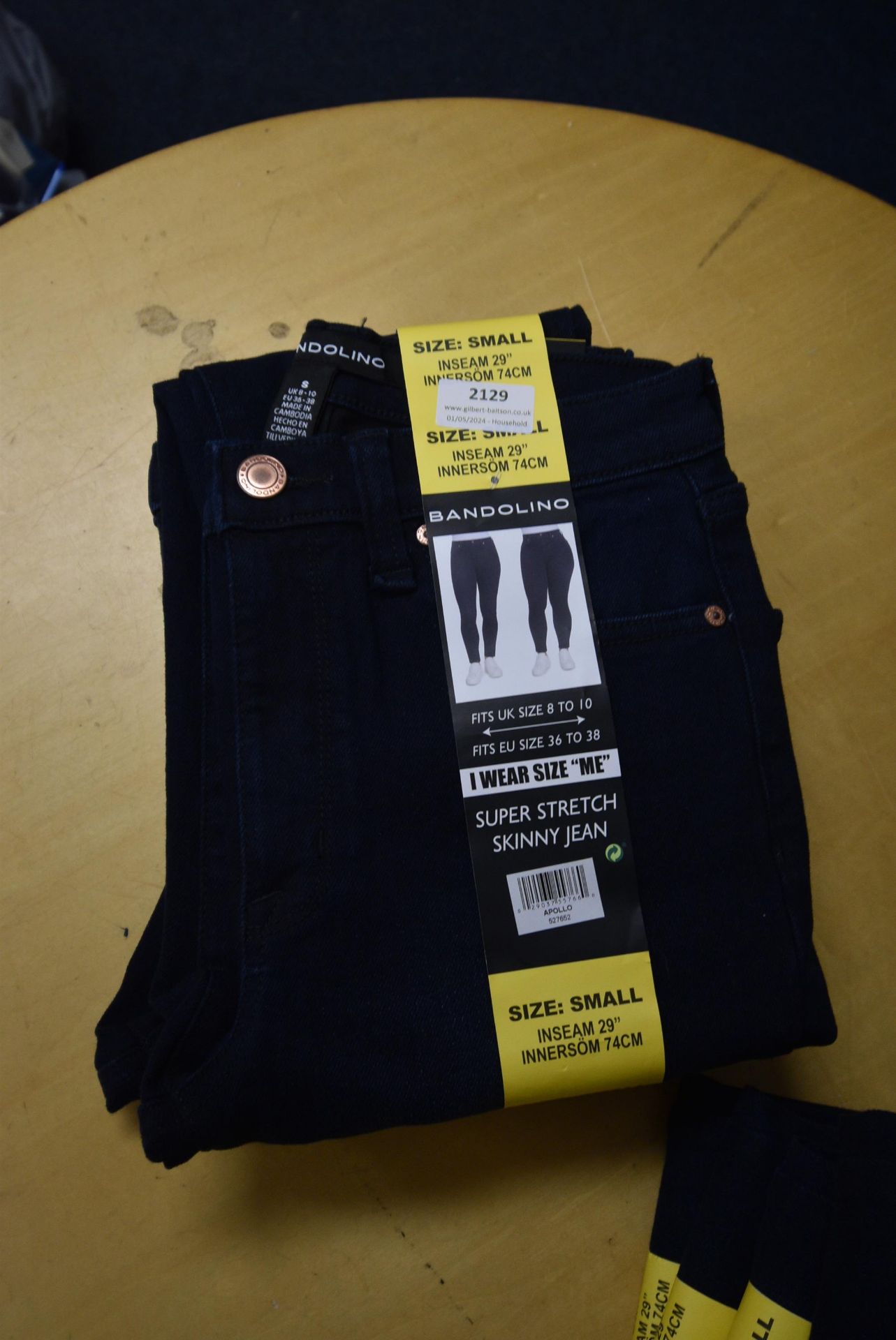 *Bandolino Lady’s Super Stretch Skinny Jeans Size: 8-10