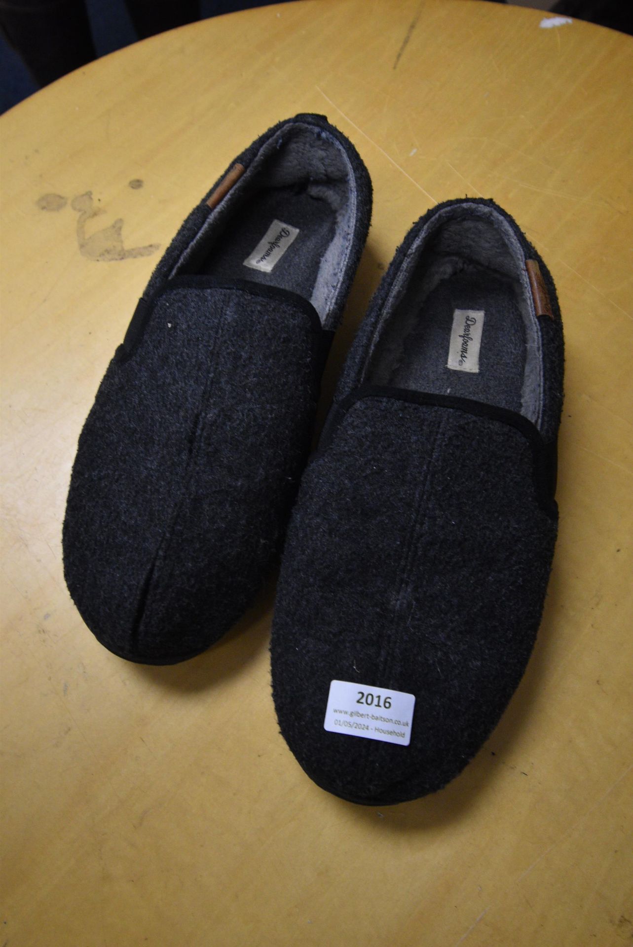 *Gent’s Slippers Size: EU 46-47